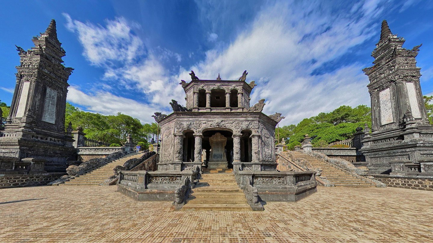 lang-vua-khai-dinh-hue
